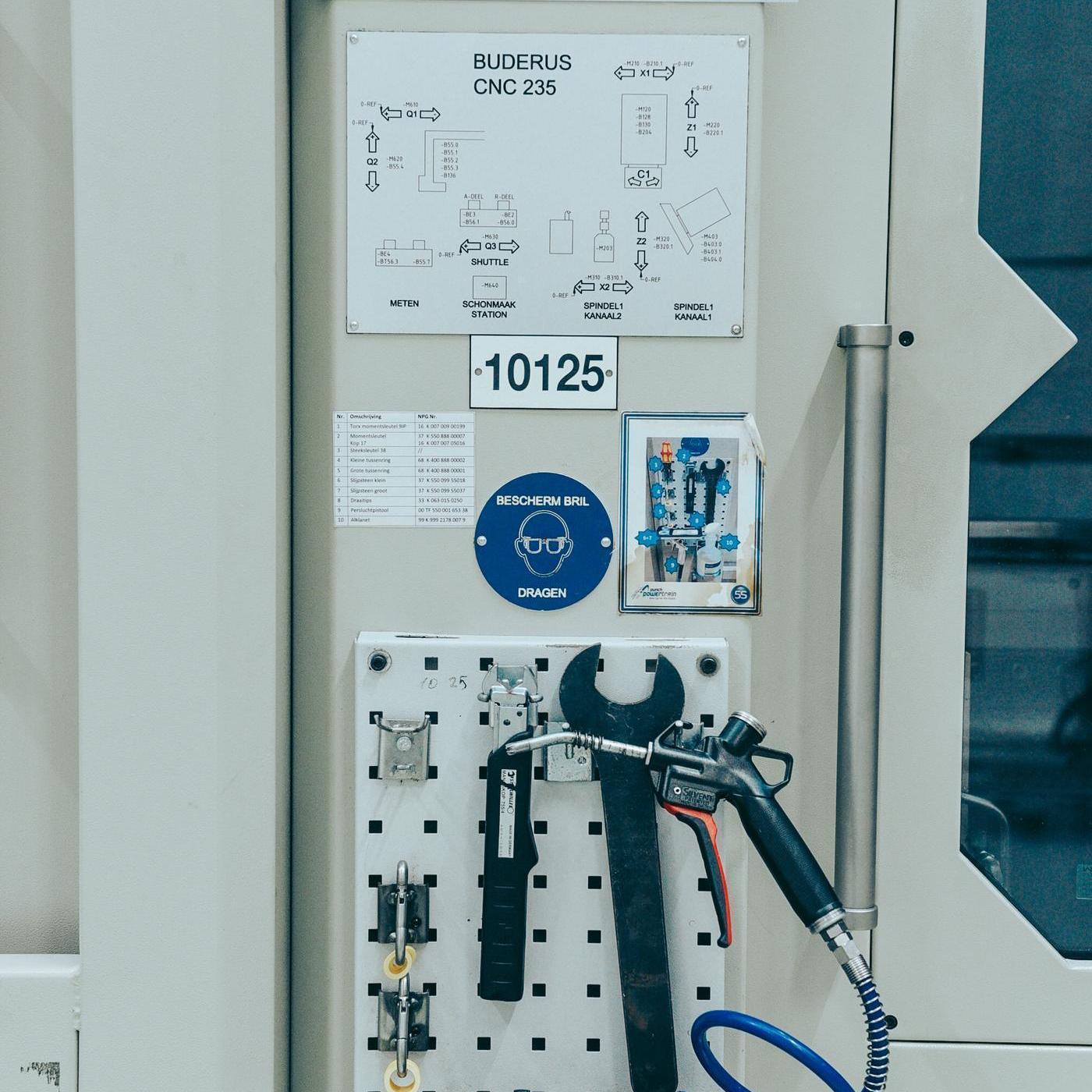 Schleifmaschine BUDERUS CNC 235 IA-T-L